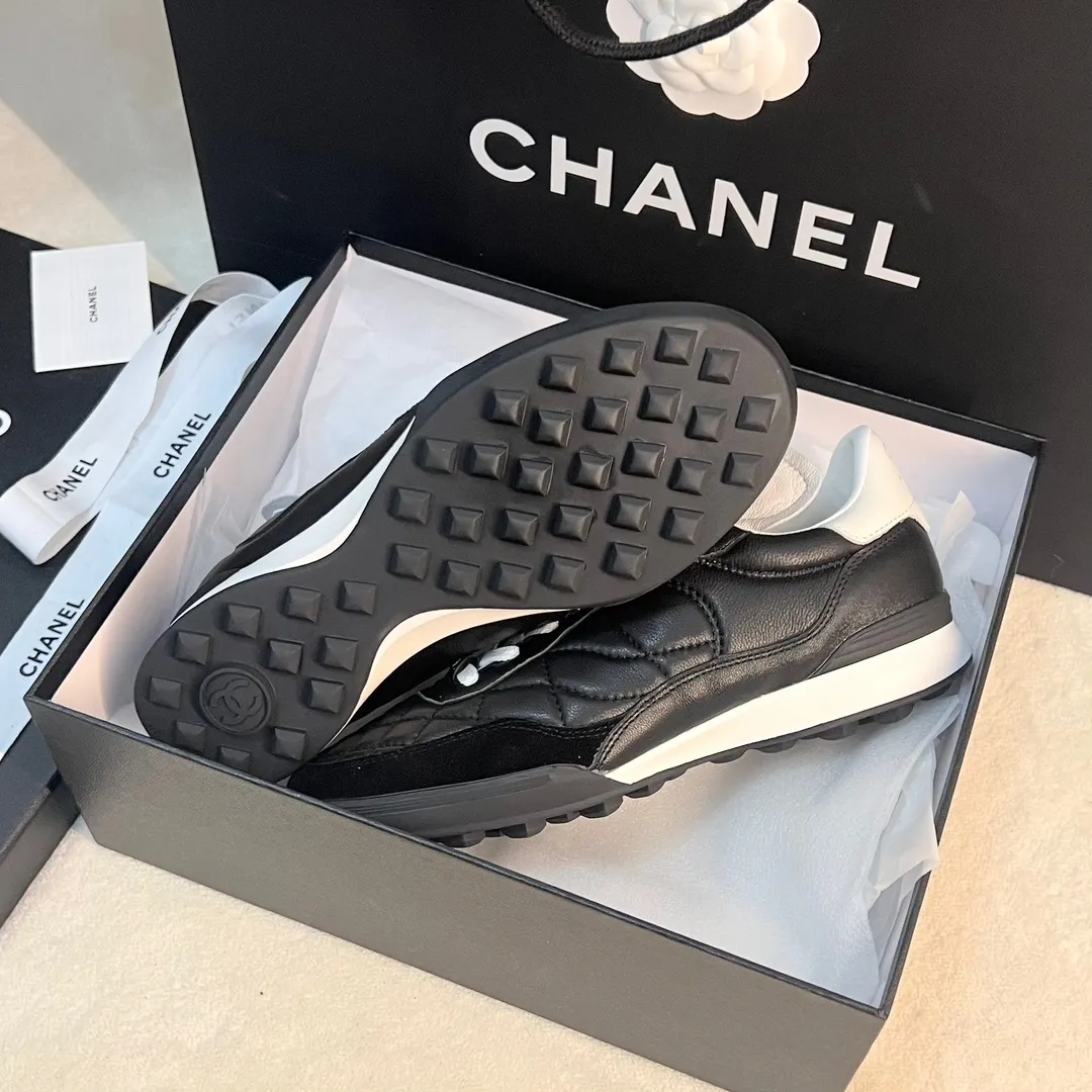 👟👟Ex-factory price 520👟👟 Women's Shoes Women's Clothing Women's Shoes Women's Clothing Women's Shoes Women's Clothing CHANEL 23s spring and summer sneakers new model ❤️ Original purchase, development and production Xiaoxiang's casual sports shoes this season have hit the Xiaohongshu INS. Various social platforms exploded like crazy! Classic design. The upper is electro-embroidered with various techniques. The outsole is fashionable and sporty. Extraordinary inclusion of a variety of panda shoe color elements. Lightweight and versatile❗️Not tired when you run wild❗️ Exquisite packaging at the delivery counter🛍📦 ▪️Inner: original imported lambskin + rhombus technology ▪️Sole: original molded TPU combination outsole ▪️Heel height: 2CM ▪️Size: women's size 35-40